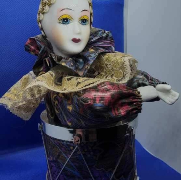 Clown - Picture 3 of 8